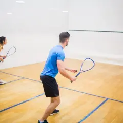 Squash Warszawa: Korty, Ceny, Lekcje i Liga Twój Przewodnik