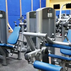 Atlas ćwiczeń: Trening w domu krok po kroku - Poradnik