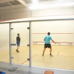 Squash Warszawa z MultiSport: Kluby, dopłaty i jak grać taniej