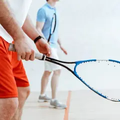 Trener squasha: Jak wybrać, ile kosztuje i zacząć grać?