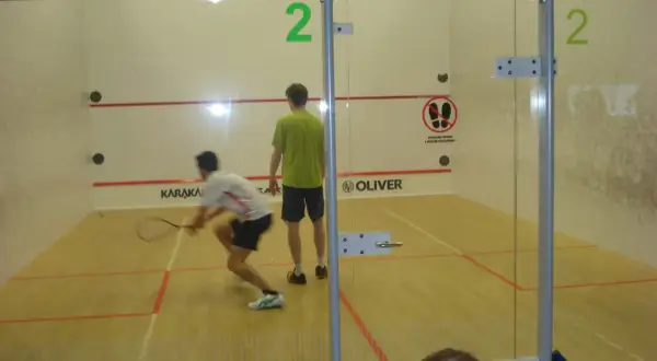 Squash Gdańsk: Korty, Ceny, Lekcje - Twój Przewodnik