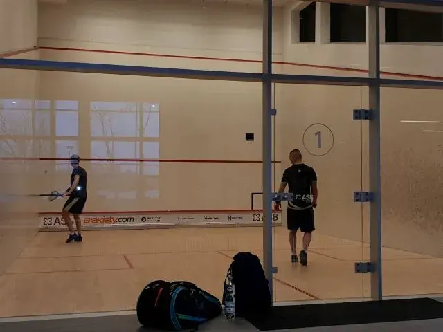 Squash Olsztyn: Najlepsze korty, ceny i jak zacząć grę!
