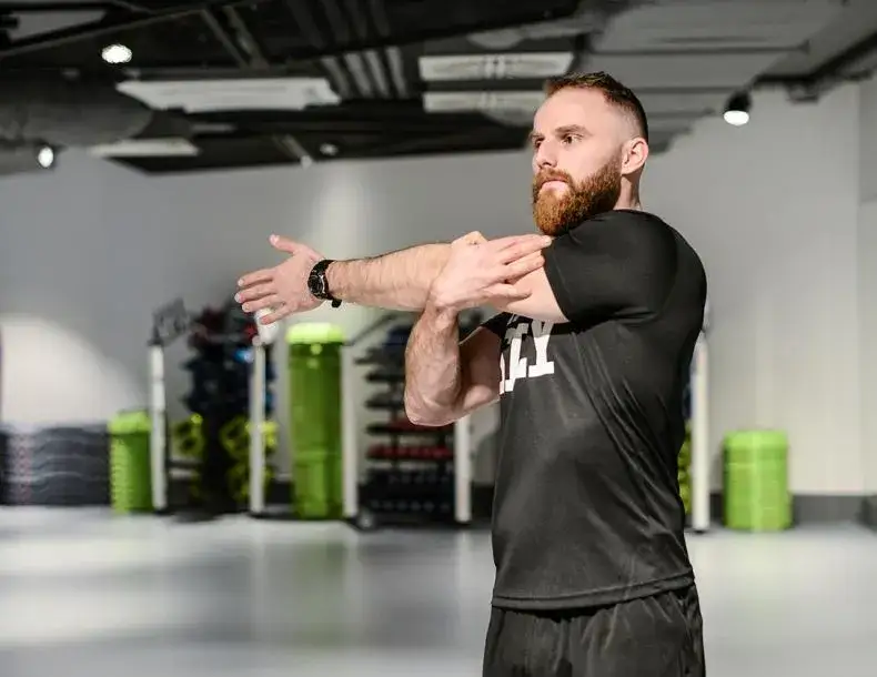 rozciąganie bicepsa krok po kroku, ćwiczenia na biceps stretching